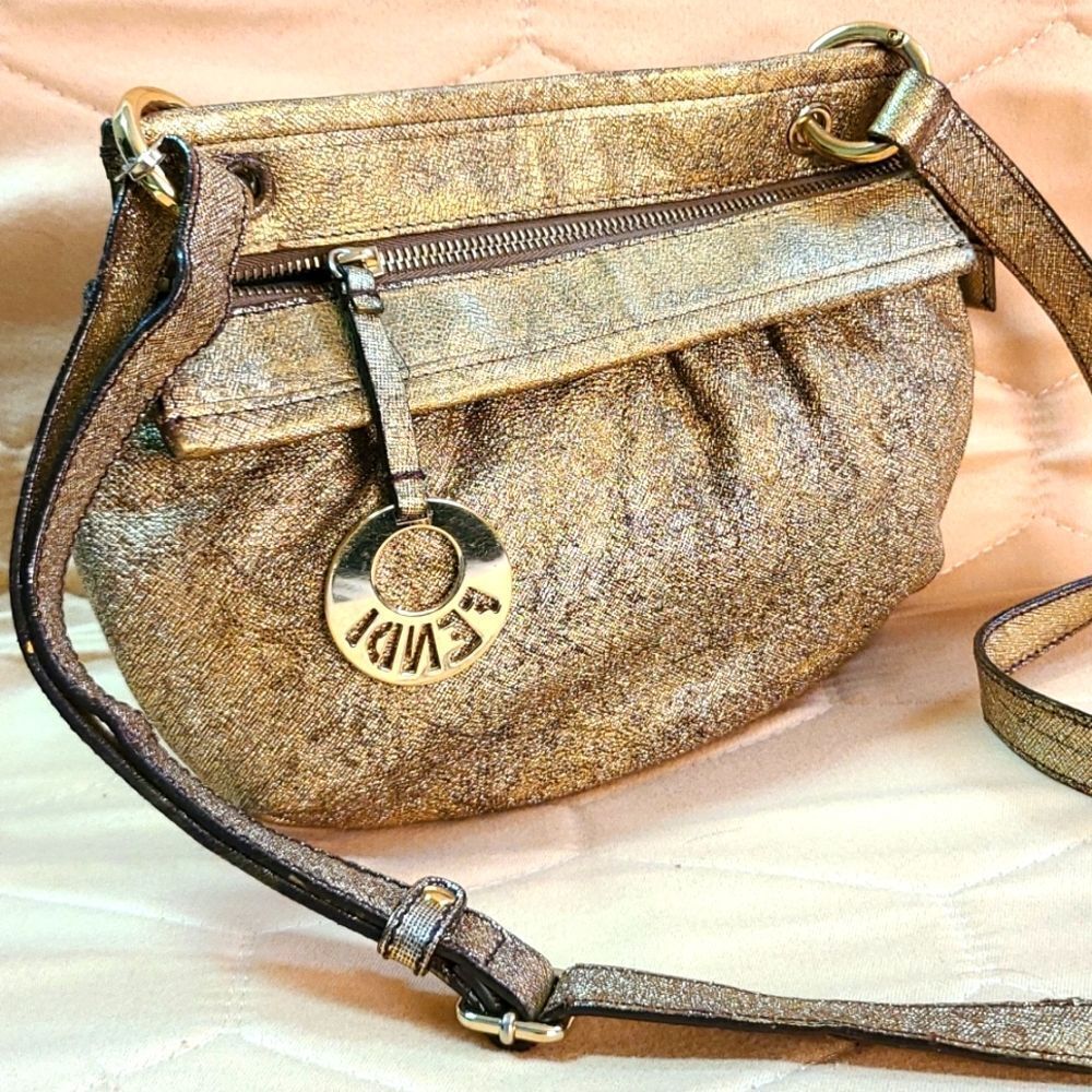💯 Fendi Crossbody Bag 🍀